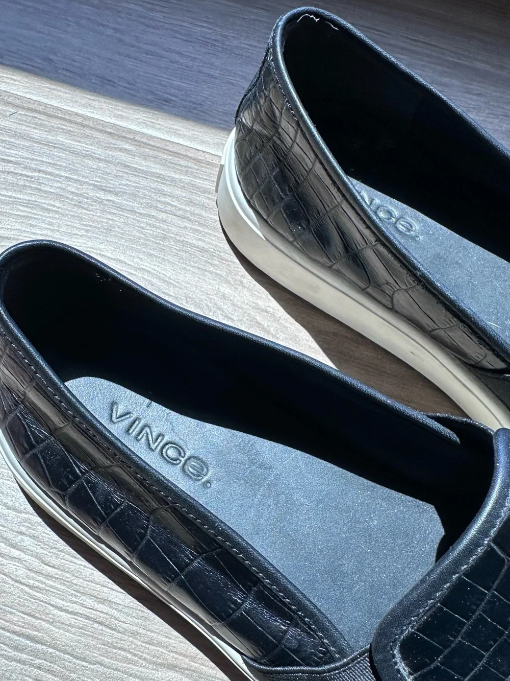 Vince sleek croc